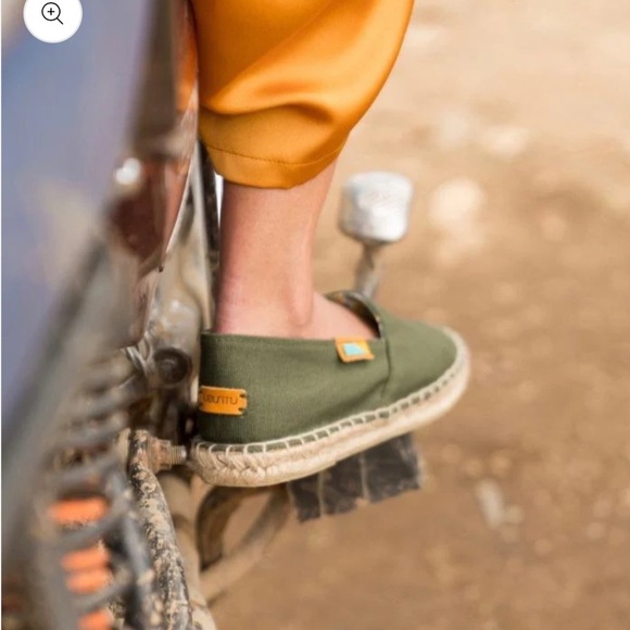 Ubuntu Classic Safari Green Canvas Slip On Handmade Flat Espadrilles NWOB - Picture 4 of 11